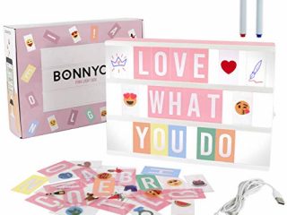 Caja de Luz A4 Rosa con 400 Letras, Divertidos Emojis y 2 Rotuladores | Ñ y Ç Incluidas| Cartel Luminoso LED Ideal para Decoración Hogar, Habitación, Oficina | Regalo Original para Niñas, Mujeres