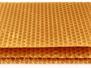 Cera de abeja natural (65gr.) de nuestras propias colmenas. Origen España 100%. Especial para hacer cremas, pomadas, ungüentos, jabones, velas, etc.