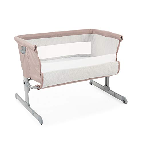 Chicco Next2Me Cuna de Colecho para Bebé Chick to Chick con Colchón, Apertura Lateral, Altura Ajustable, Paneles de Malla, Ruedas y Bolsa de Viaje 0-6 Meses, 9 kg, Color Marrón (Sand)
