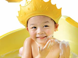 FUSACONY Gorro de Ducha Bebé, Ajustable para Gorro de Ducha para Bebés Gorro de Baño para Bebés, Protege Los ojos y las orejas para Niños,Visera Baño Bebé, de 6 Meses a 9 Años, Corona (Amarillo)