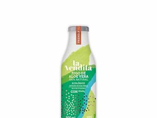 La Vendita Jugo De Aloe Vera Puro Para Beber Con Pulpa. Bebida Natural De Aloe Vera Puro Y Ecológico. Zumo Bebible 100% Organico Y Natural. Bebida Detox En Envase De Vidrio De Medio Litro (0,5L)