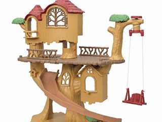 Sylvanian Families Casa De Aventuras En El Árbol Doll House (Epoch Para Imaginar 05494) + Cabaña Del Lago, Color Beige Y Verde (05451)