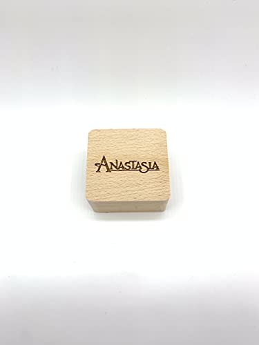 Caja de música de Anastasia. Manivela de cuerda y caja de madera de haya con grabado.