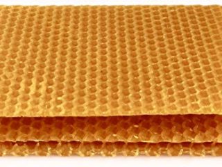 Cera de abeja natural (65gr.) de nuestras propias colmenas. Origen España 100%. Especial para hacer cremas, pomadas, ungüentos, jabones, velas, etc.