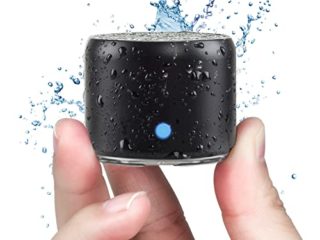 con Estuche de Transporte, EWA A106 Pro Mini Altavoz portátil Bluetooth Ducha Inalámbrico Extra Bass, Impermeable IP67, con 12 Horas de Reproducción Lectura Senderismo Playa y Viajes (Negro)
