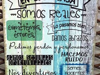 Cuadro de madera con frases y mensajes positivos e inspiradores para decorar el hogar y regalar"En esta casa somos reales"
