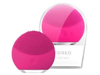FOREO LUNA mini 2 Fuchsia cepillo de limpieza facial para todo tipo de pieles, cabezal de 3 zonas, ultra higiénico, 8 intensidades, 300 usos por carga, impermeable, 2 años de garantía