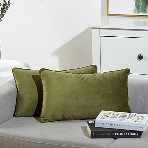 JULIYEH Juego de 2 cojines de terciopelo de 30 x 50 cm con un solo color navideño, funda de cojín decorativa con costura de ribete, para sofá, salón, color verde oliva