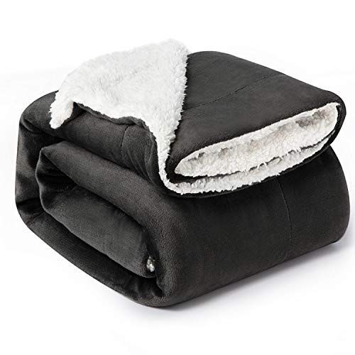 Manta suave sherpa de Bedsure More Than Comfort, mullida, para sofá, con forro polar, colcha, muy cálida, con doble cosido, doble cara, pelo de cordero y franela, microfibra, antracita, 150 x 200 cm