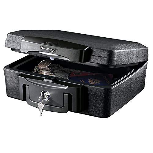 Master Lock H0100EURHRO Caja Fuerte Portatil Ignifuga y Impermeable con Llave Small Adecuada para Documentos, Dispositivos Electrónicos, Soporte Multimedia, Pequeños