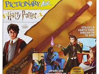 Mattel Games Pictionary Air Harry Potter, ve lo que dibujas en pantalla, con varita para dibujar en el aire, juego de mesa para niños +8 años (Mattel HDC62)