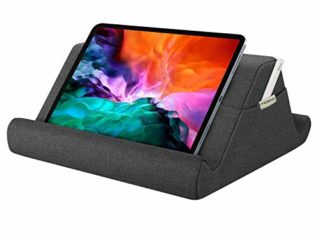 MoKo Soporte de Almohada para Tableta, iPad Multi-ángulo Suave y Portátil de Lectura Holder Compatible con iPad 8ª 10.2, iPad Air 4ª 10.9/ 10.2", iPad Air 3 2, iPad Pro 11 /10.5/9.7 - Gris Espacial