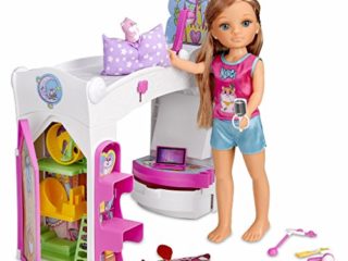 Nancy - Un día en la habitación mágica, Muñeca con playset y accesorios de habitación (Famosa 700013642)