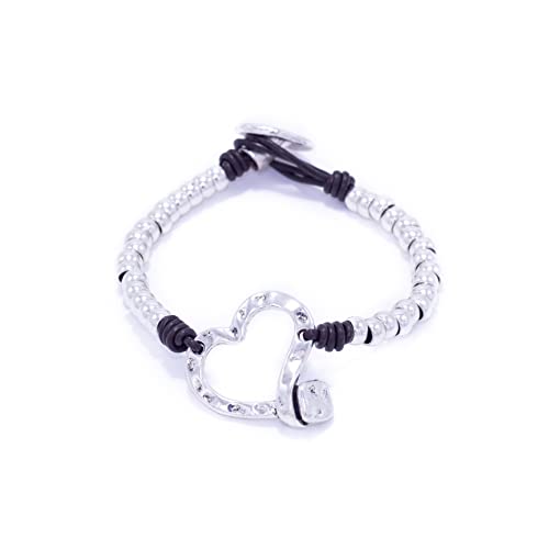 Pulsera para mujer hecha a mano, cuero y aleación de metales hipoalergénica, bañada en plata. Pulsera corazón. Pulsera estilo bohemia. Pulsera regalo. Pulsera estilo uno de 50 (Corazón)