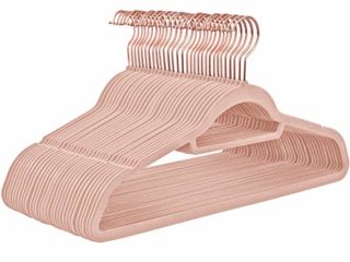 SONGMICS 30 Perchas de Terciopelo para Ropa, Antideslizante, Gancho Giratorio, Oro Rosa, 0.6cm Grosor, Ahorra Espacio, 45cm Ancho para Abrigo, Vestido, Pantalones,Corbatas, Rosa Claro CRF21PK30