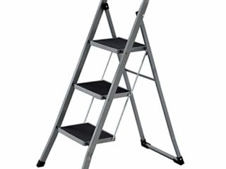 SONGMICS Escalera de 3 Peldaños, Escalera Plegable, Anchura del Peldaño 20 cm, Goma Antideslizante, con Asa, Carga de 150 kg, Acero, Gris y Negro GSL003GY01