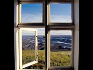 The Windows of Brimnes: An American in Iceland (English Edition)